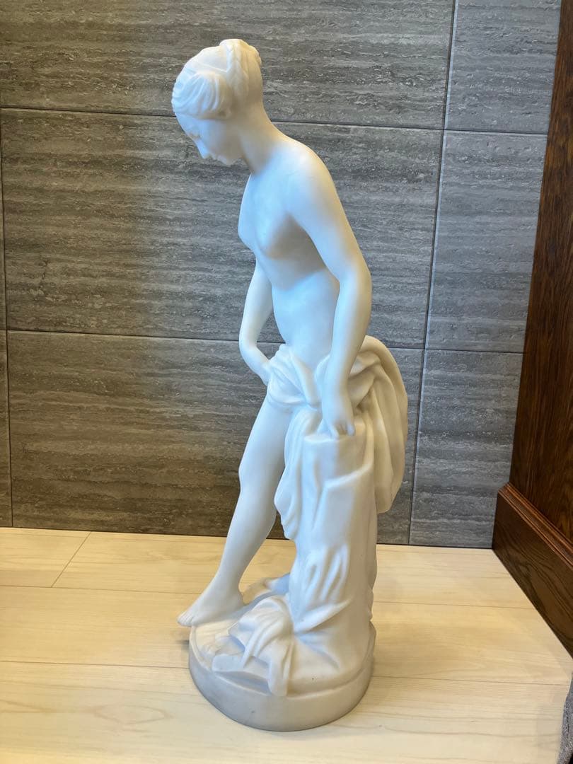 沐浴する女性 石膏彫刻 約60cm