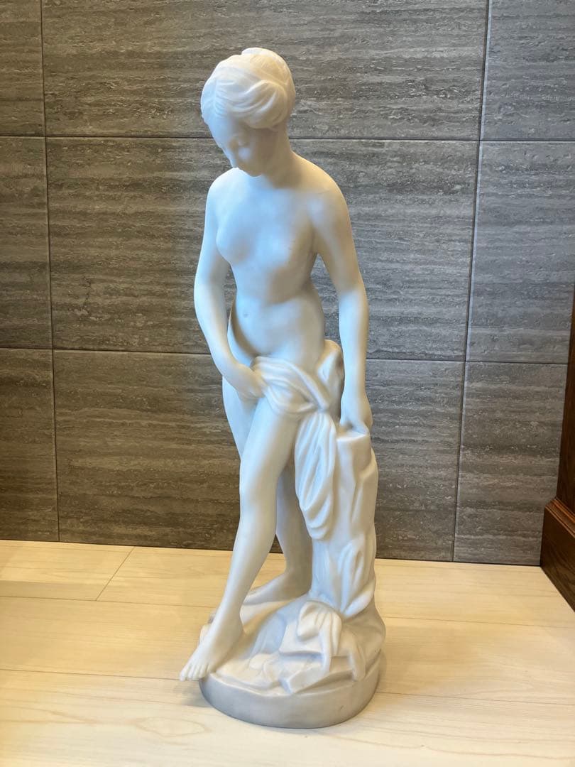沐浴する女性 石膏彫刻 約60cm