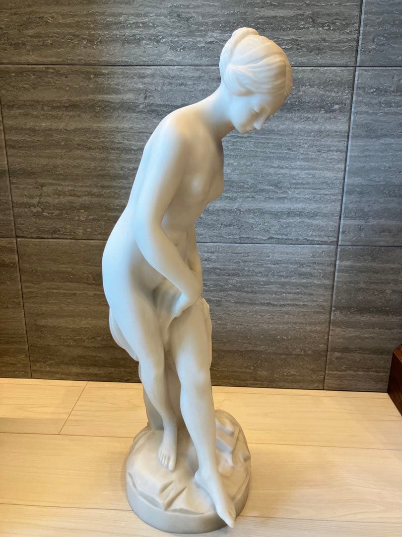 沐浴する女性 石膏彫刻 約60cm