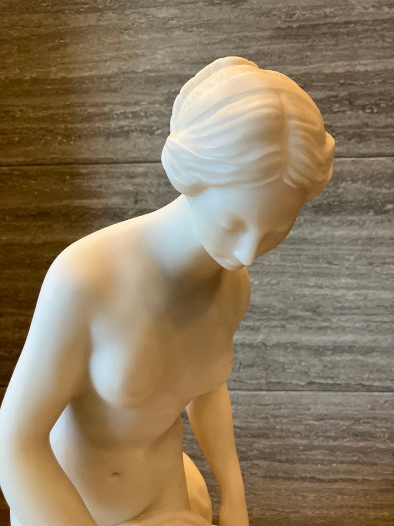 沐浴する女性 石膏彫刻 約60cm