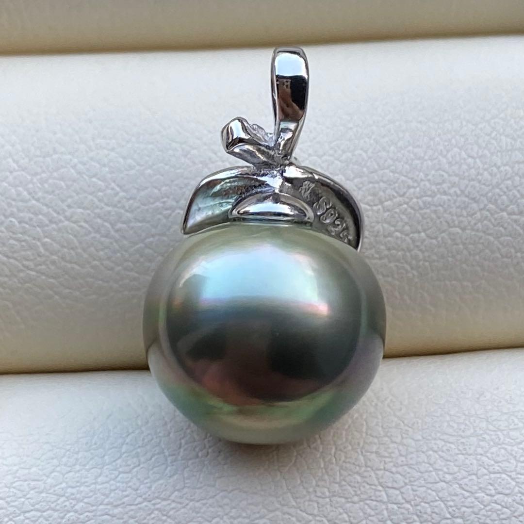 本真珠　南洋黒蝶真珠ネックレストップ　12.9mmグリーン虹色PT774