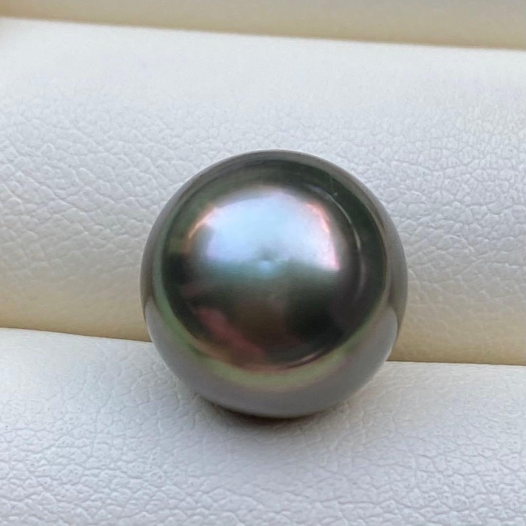 本真珠　南洋黒蝶真珠ネックレストップ　12.9mmグリーン虹色PT774