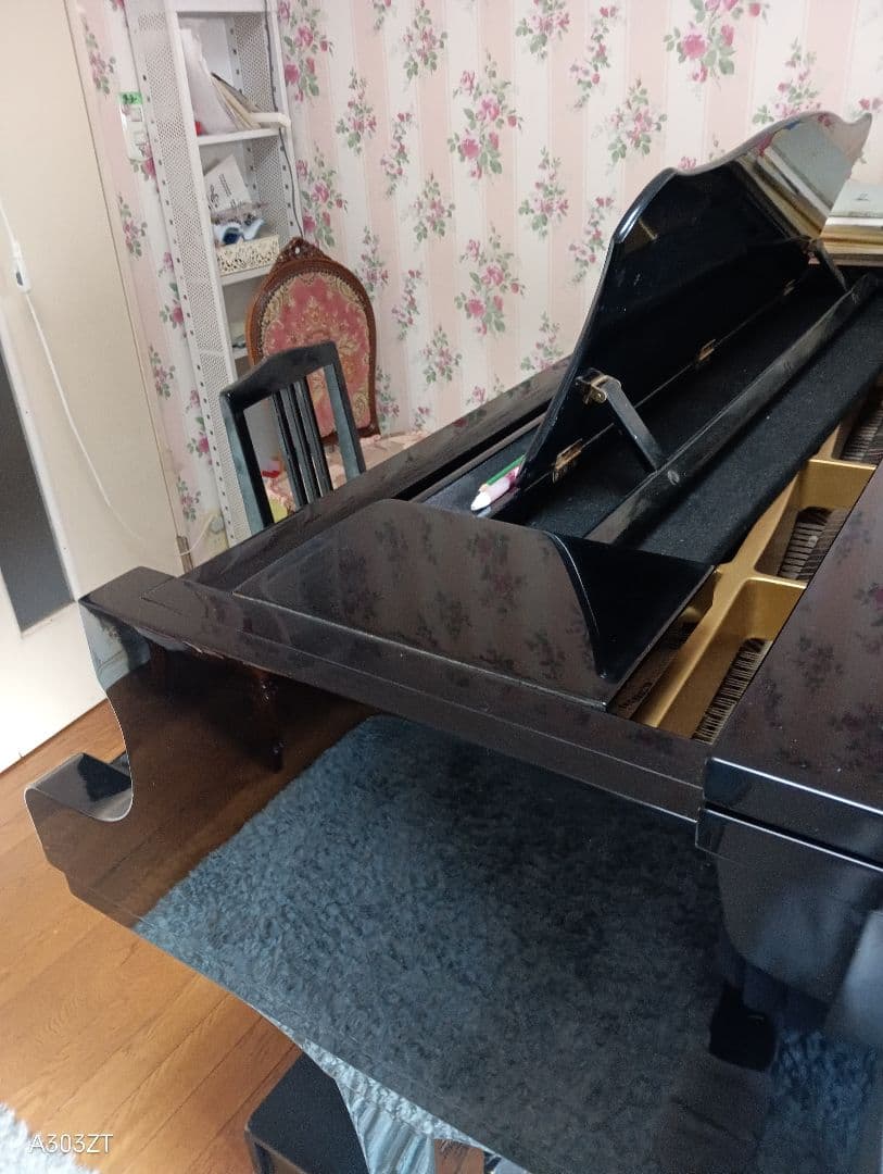 YAMAHA グランドピアノ 黒 光沢仕上げ