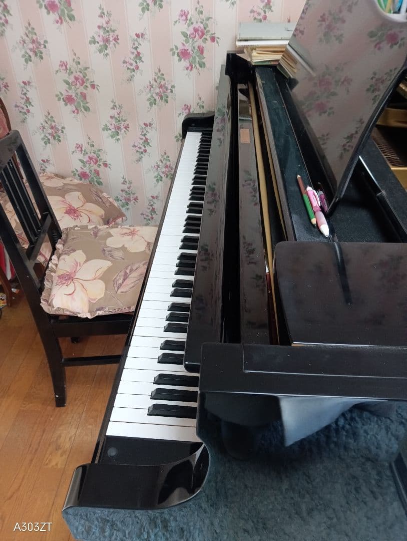 YAMAHA グランドピアノ 黒 光沢仕上げ