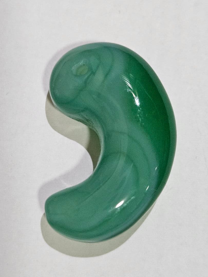 綺麗白い縞　瑪瑙勾玉