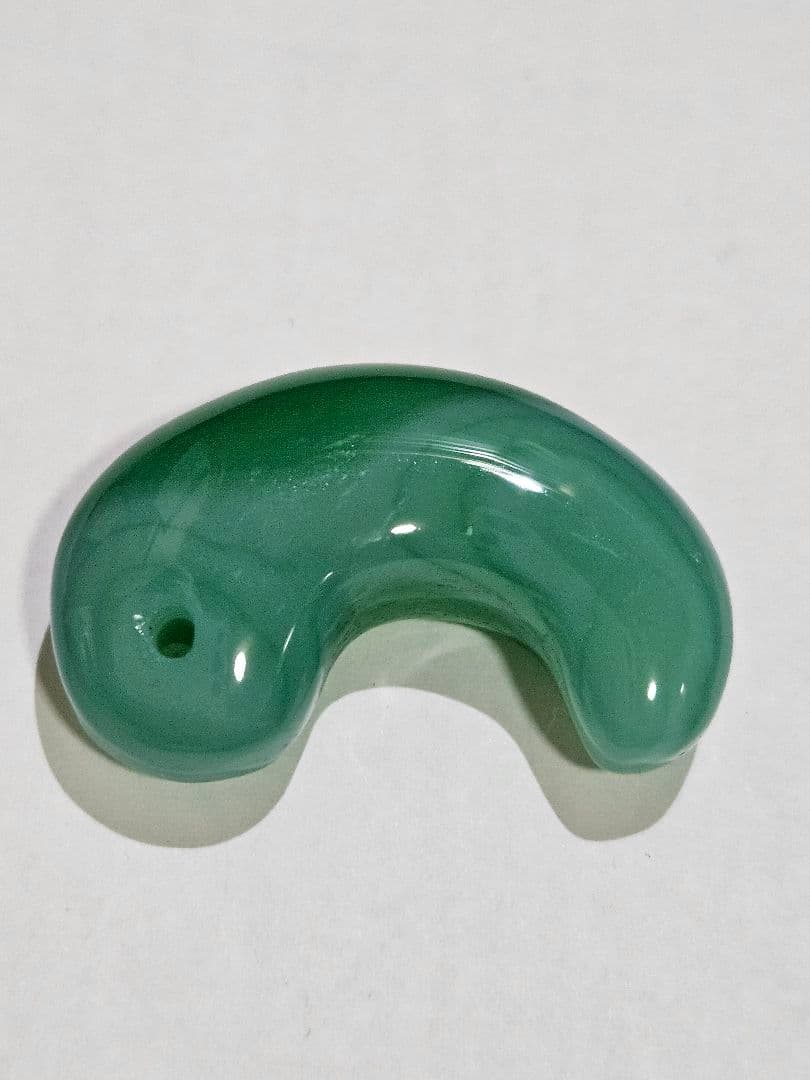 綺麗白い縞　瑪瑙勾玉