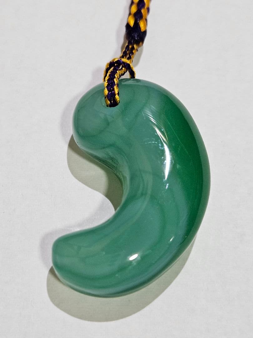 綺麗白い縞　瑪瑙勾玉