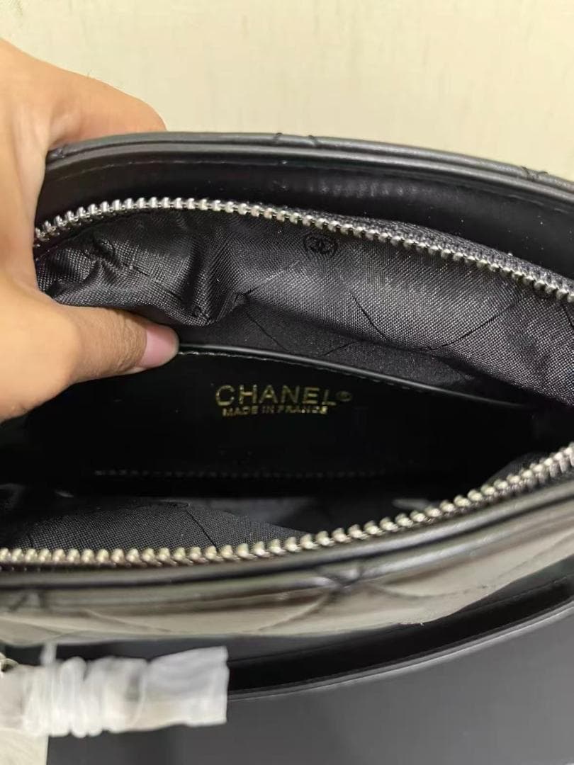 美品♡大容量の非売品ブラックショルダーバッグ メイクアップ用