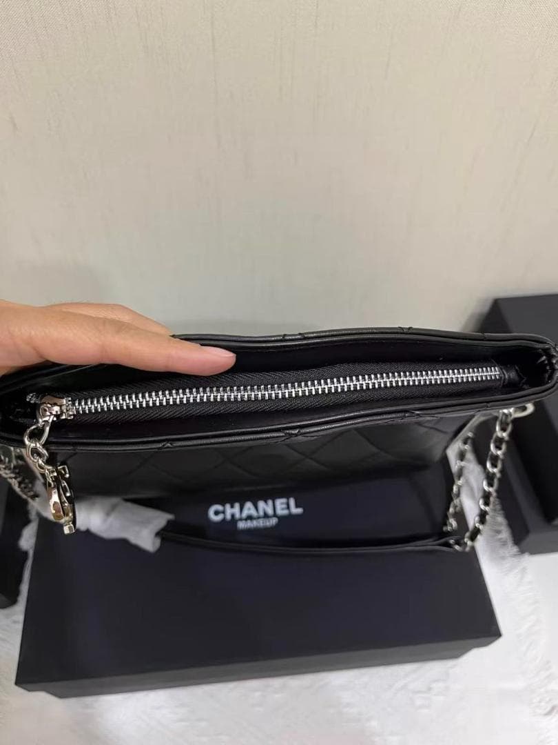 美品♡大容量の非売品ブラックショルダーバッグ メイクアップ用