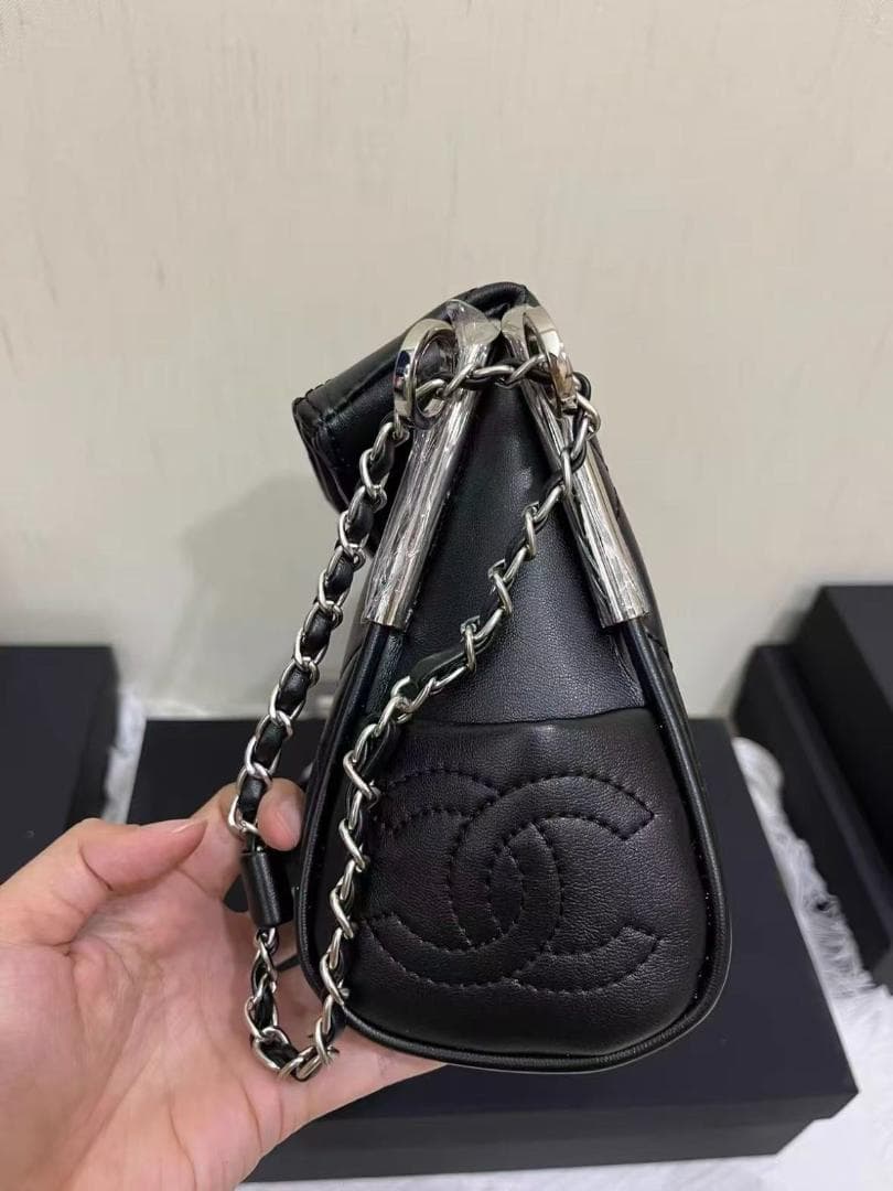 美品♡大容量の非売品ブラックショルダーバッグ メイクアップ用