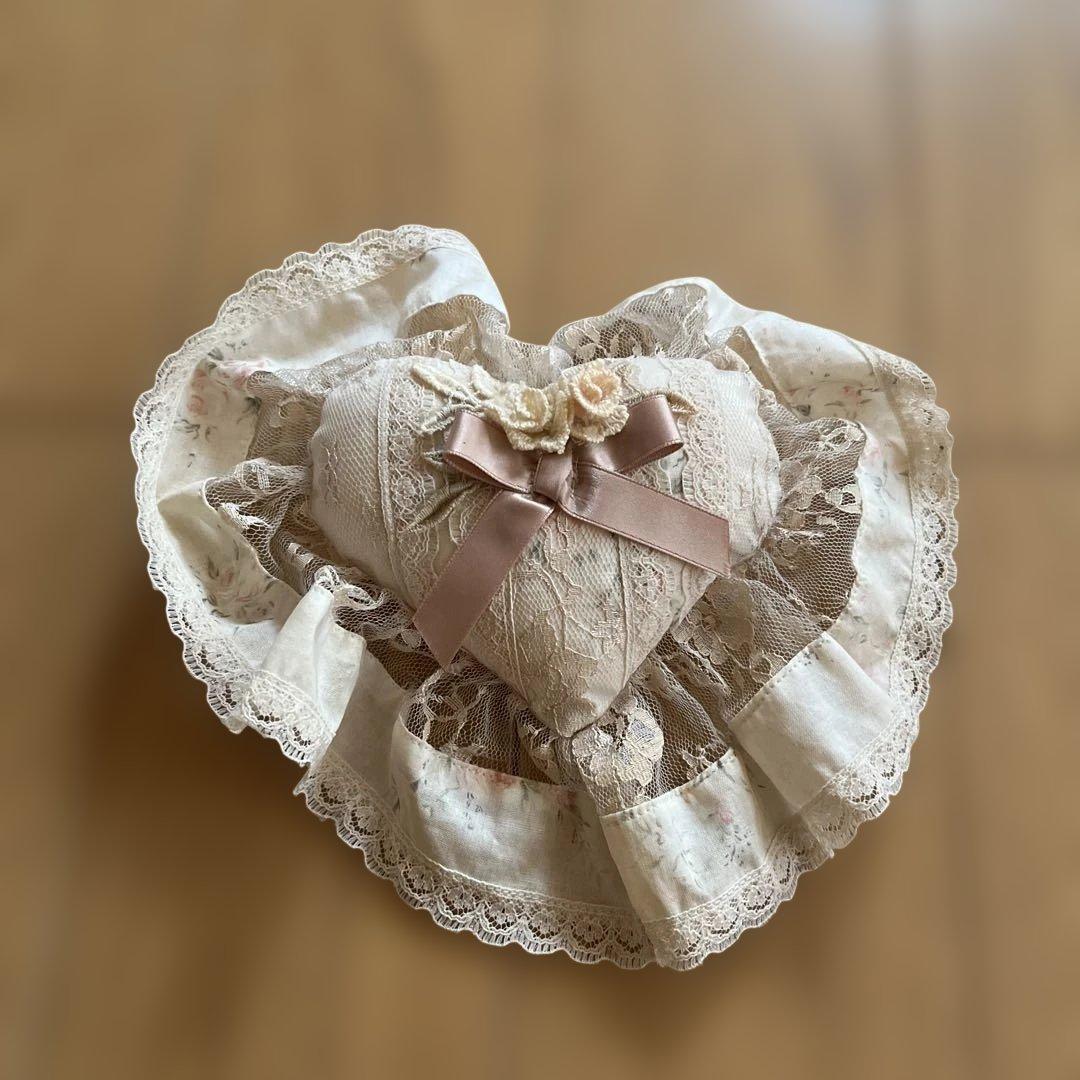 サエラアキアカネハート型クッション付きお人形セット