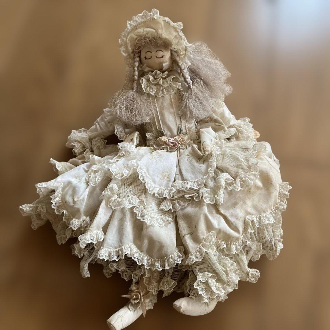 サエラアキアカネハート型クッション付きお人形セット