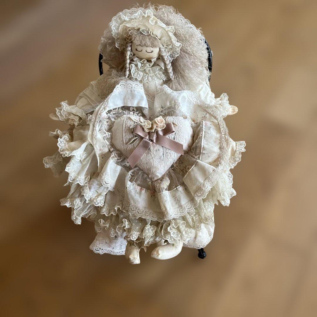 サエラアキアカネハート型クッション付きお人形セット