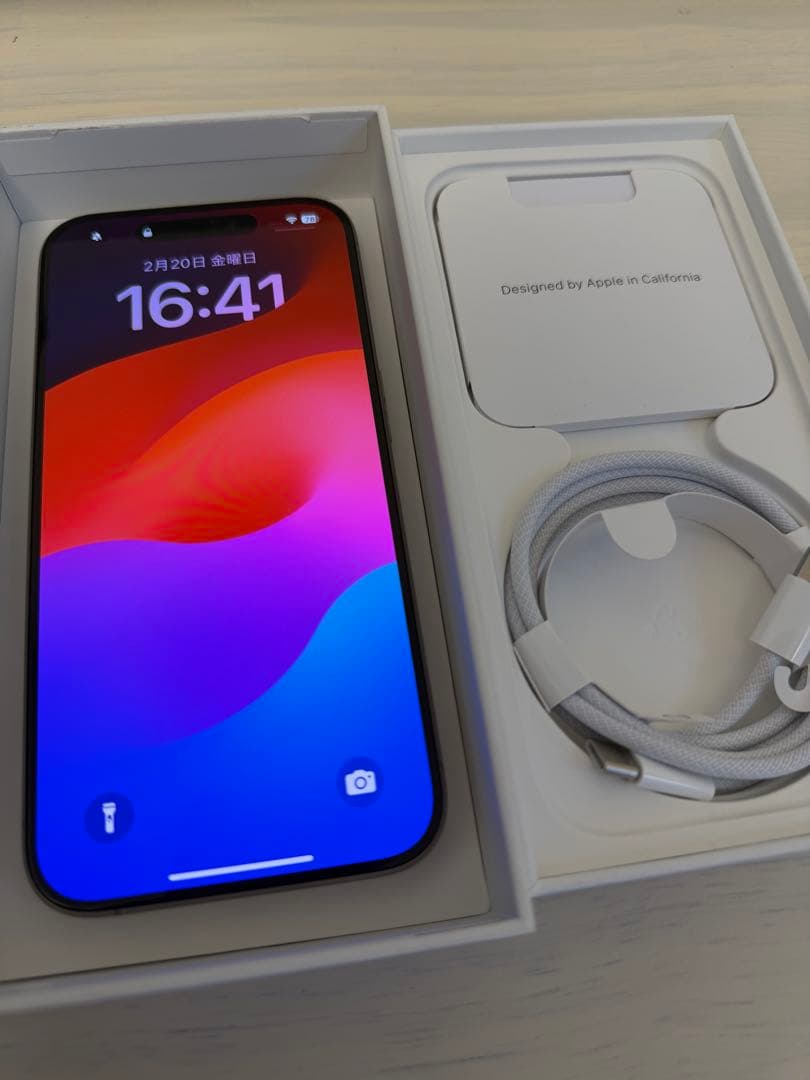 【海外版美品】iPhone 15 Pro 256GB ナチュラルチタニウム