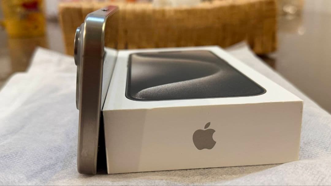 iPhone 15 Pro ホワイトチタニウム 256G 本体