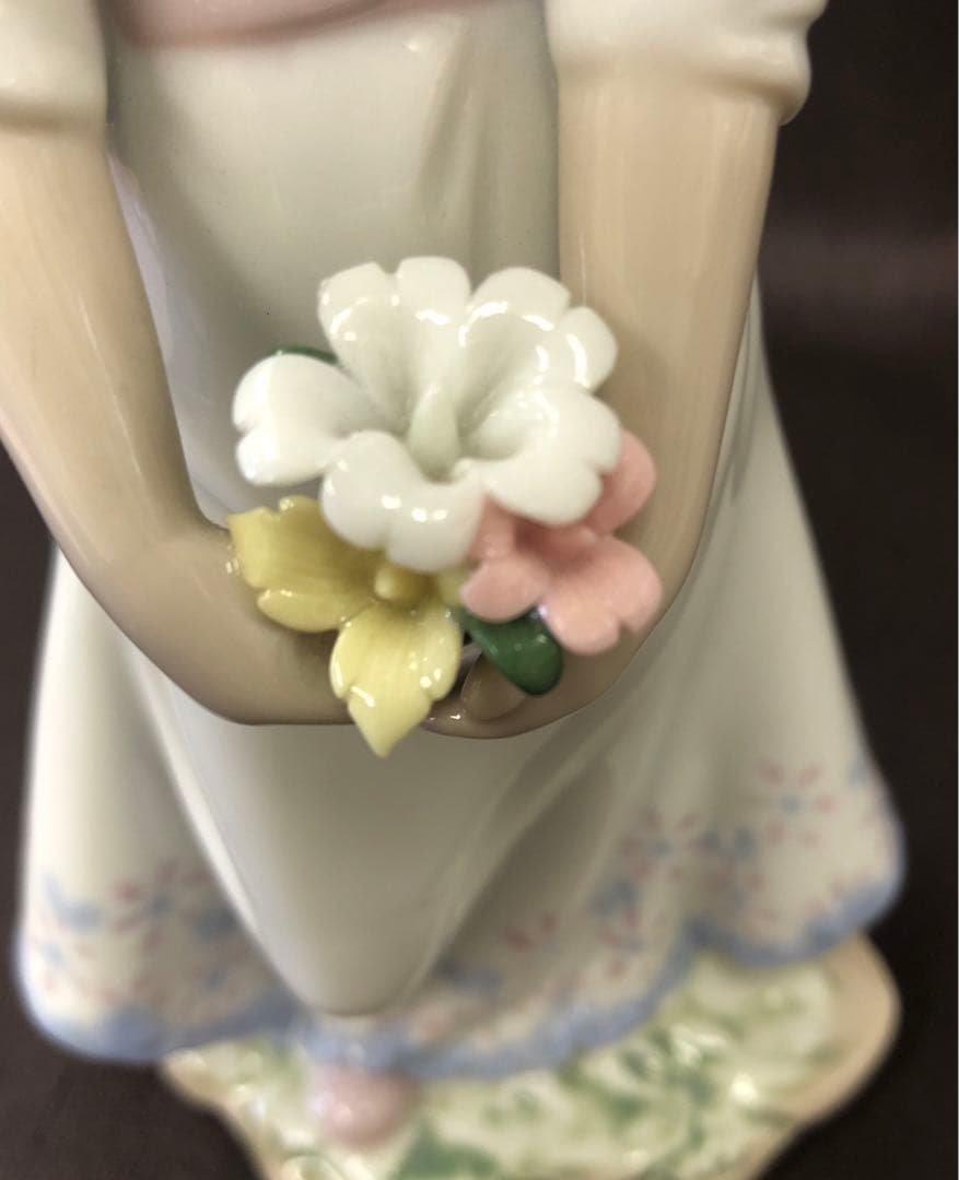 SAVOIR VIVRE London 陶器製　少女　はにかみ乙女