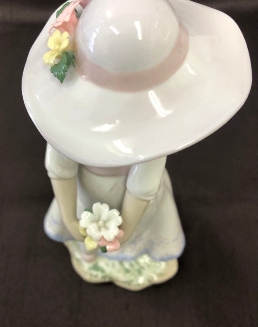 SAVOIR VIVRE London 陶器製　少女　はにかみ乙女