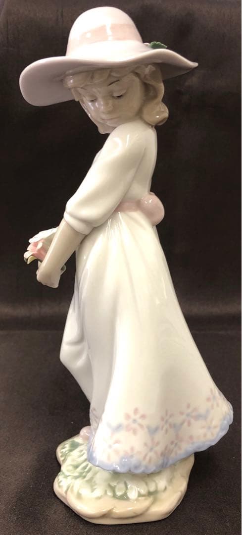 SAVOIR VIVRE London 陶器製　少女　はにかみ乙女