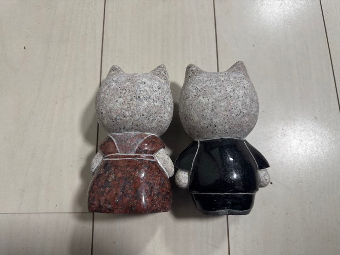 ハローキティ　石像