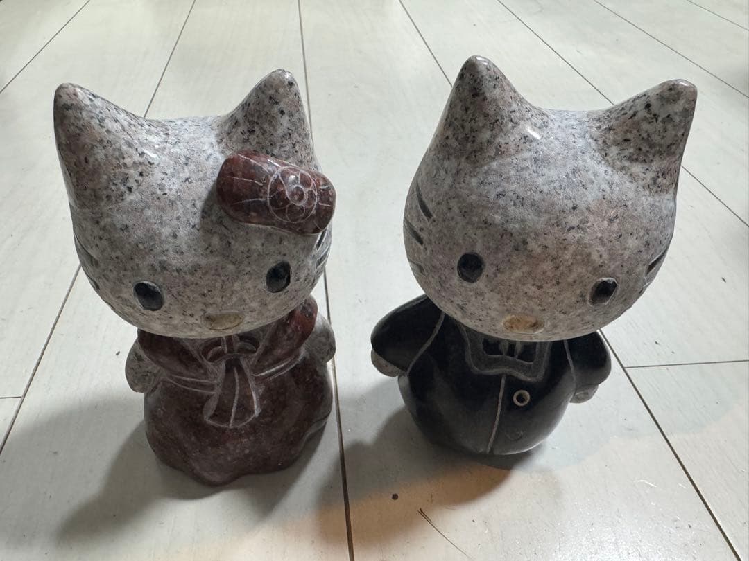 ハローキティ　石像