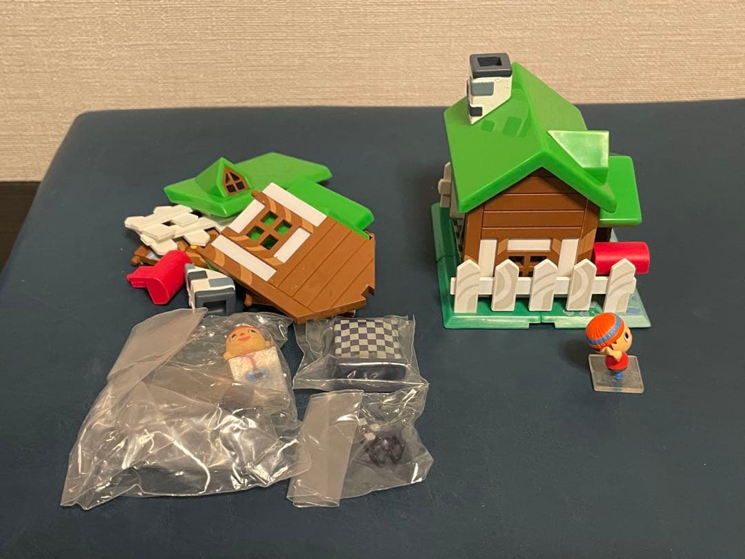 どうぶつの森 わたしのおうちコレクション　ミニチュア　緑の屋根のお家　フィギュア