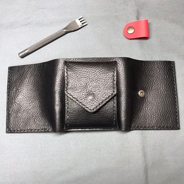 三つ折り財布　ブラック