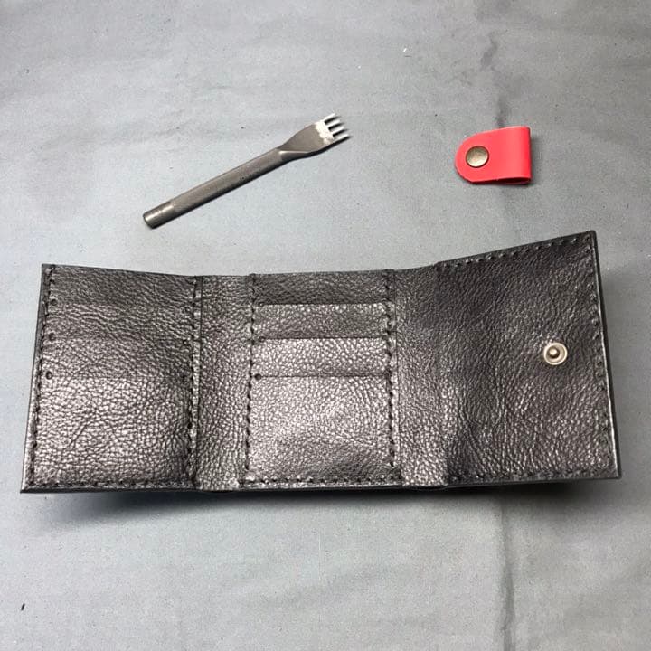 三つ折り財布　ブラック