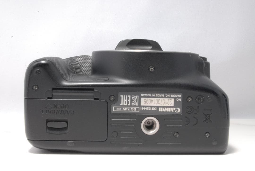 3/20限定価格　Canon EOS Kiss X7 ダブルレンズ　カメラバッグ