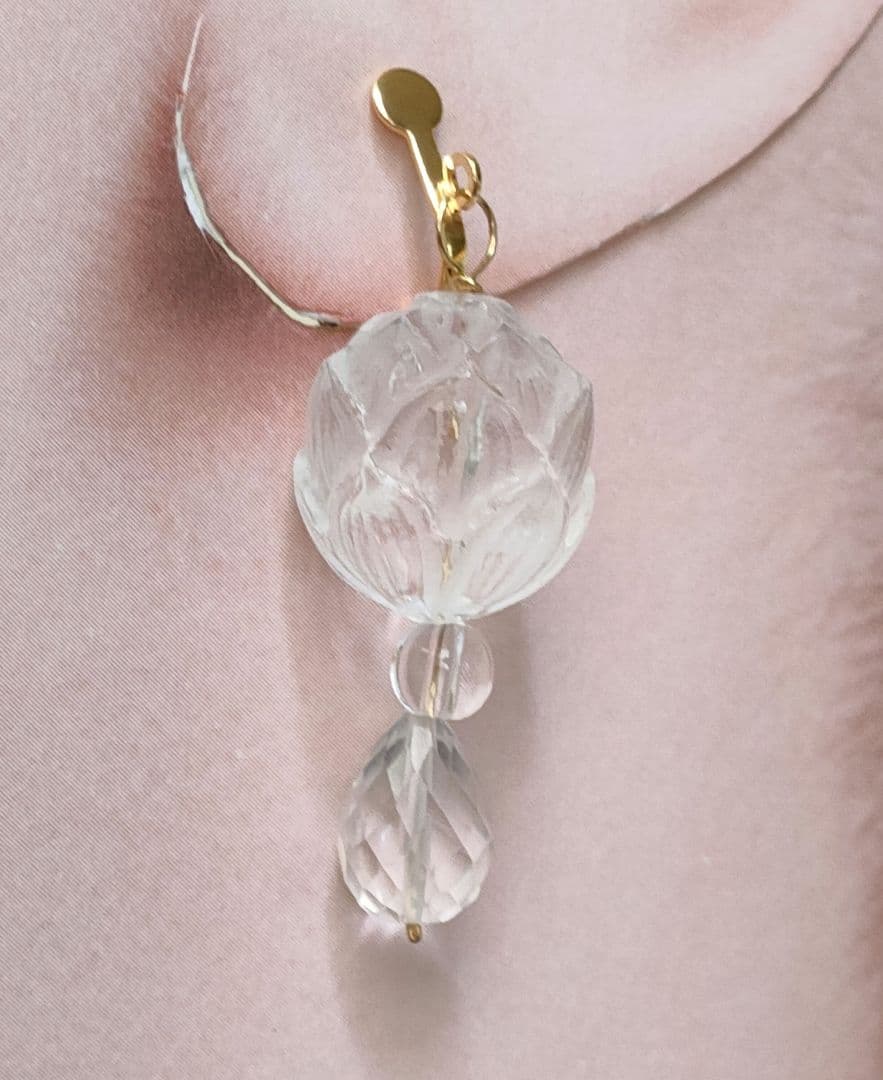 蓮花の水晶　イヤリング　いろはオリジナルデザイン　サージカルステンレス　匿名配送