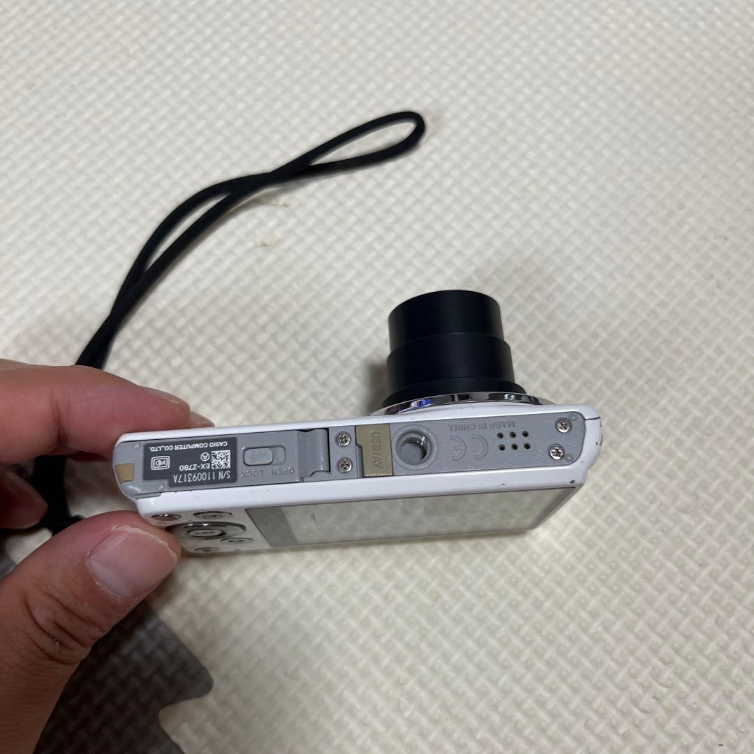 CASIO EXILIM 16.1メガピクセル コンパクトデジタルカメラ