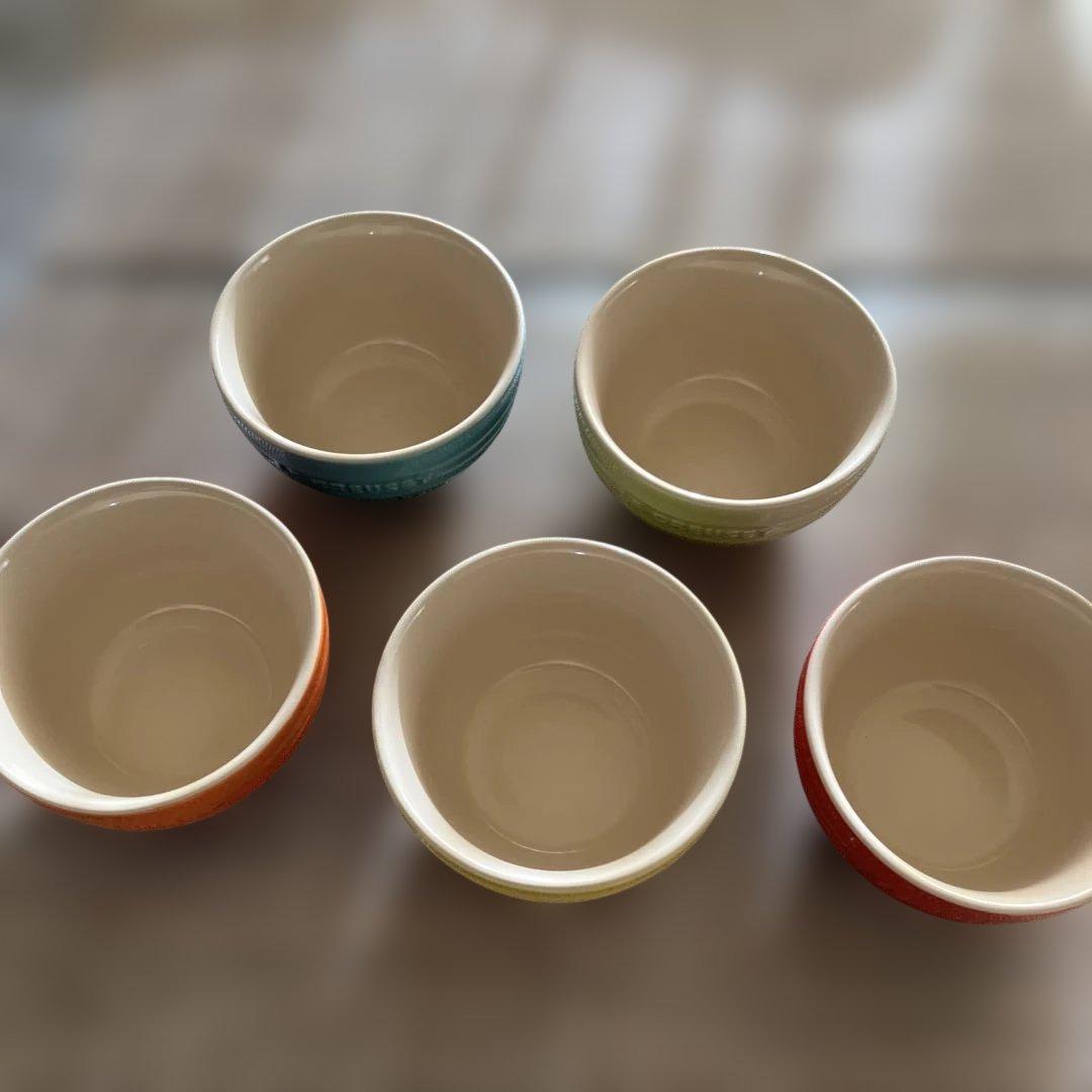 ル・クルーゼカラフルな陶器製ボウル5個セット