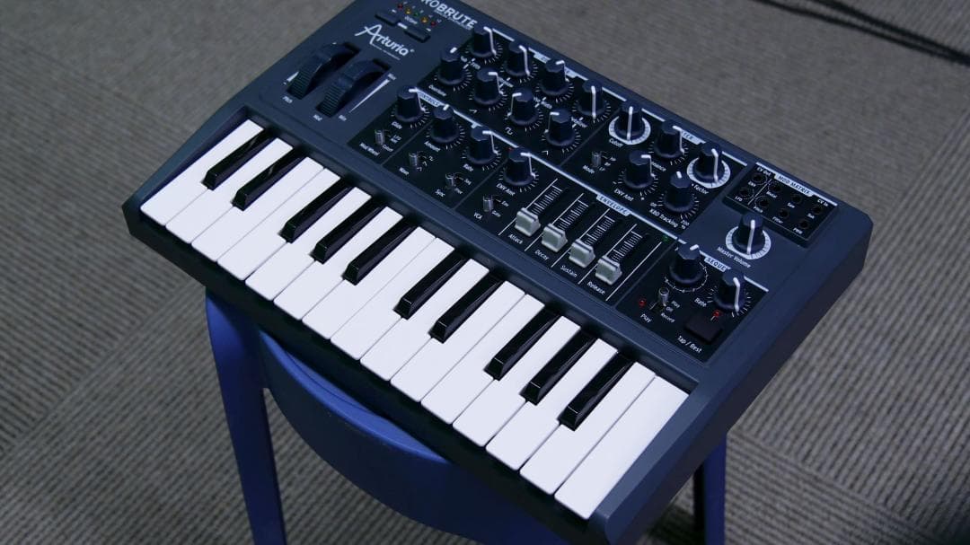 Arturia MICROBRUTE アナログシンセサイザー