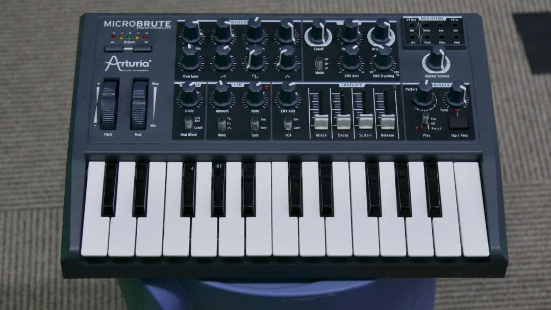 Arturia MICROBRUTE アナログシンセサイザー