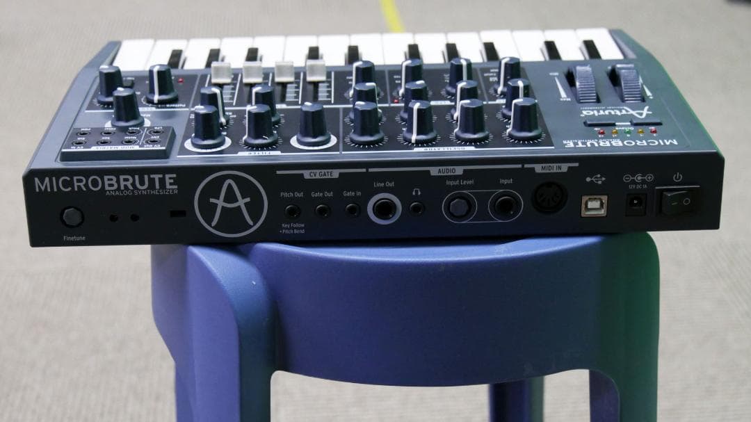 Arturia MICROBRUTE アナログシンセサイザー