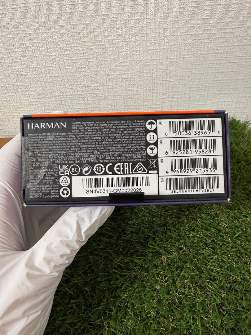 極美品　試聴のみJBL QUANTUM TWS ゲーミングイヤホン