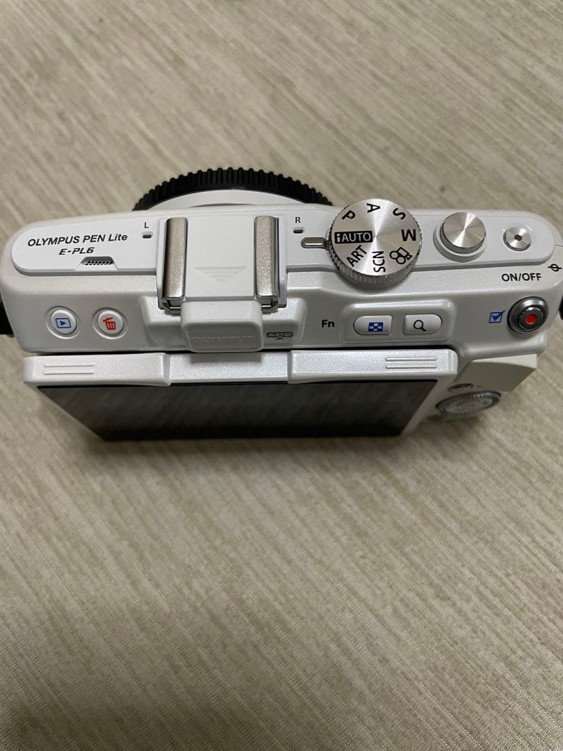 OLYMPUS E-PL6 ホワイト 標準レンズ付き