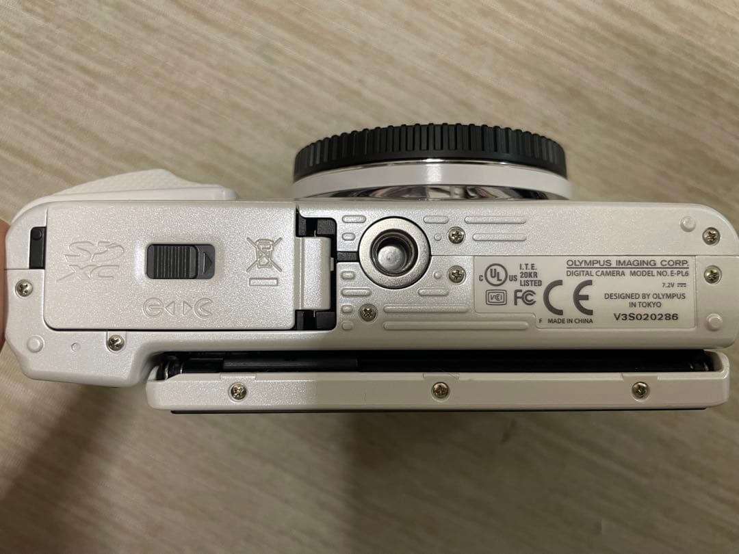 OLYMPUS E-PL6 ホワイト 標準レンズ付き