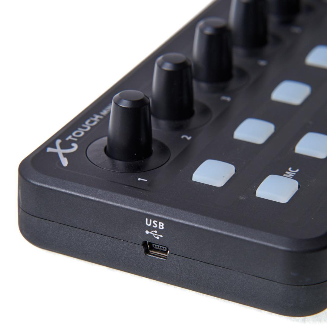 Behringer X-TOUCH MINI MIDIコントローラー