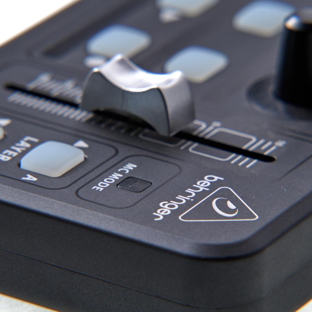 Behringer X-TOUCH MINI MIDIコントローラー