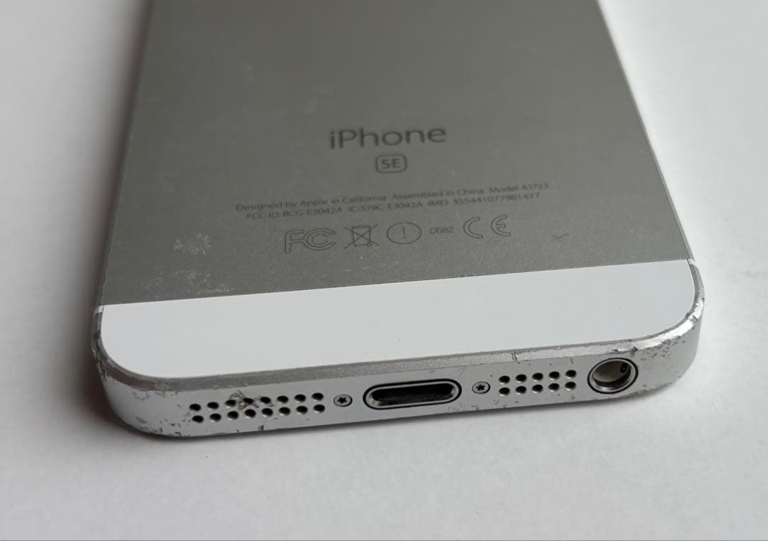 iPhone SE 第1世代 64GB シルバー SIMロック解除済み 本体のみ