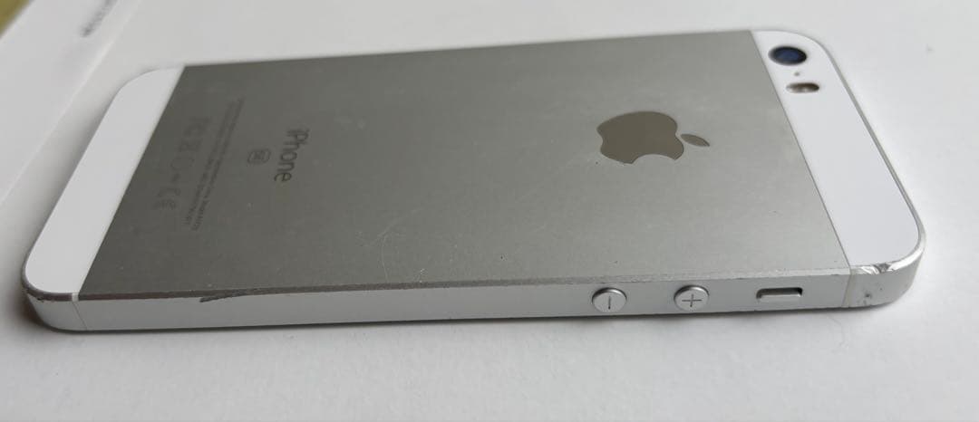 iPhone SE 第1世代 64GB シルバー SIMロック解除済み 本体のみ