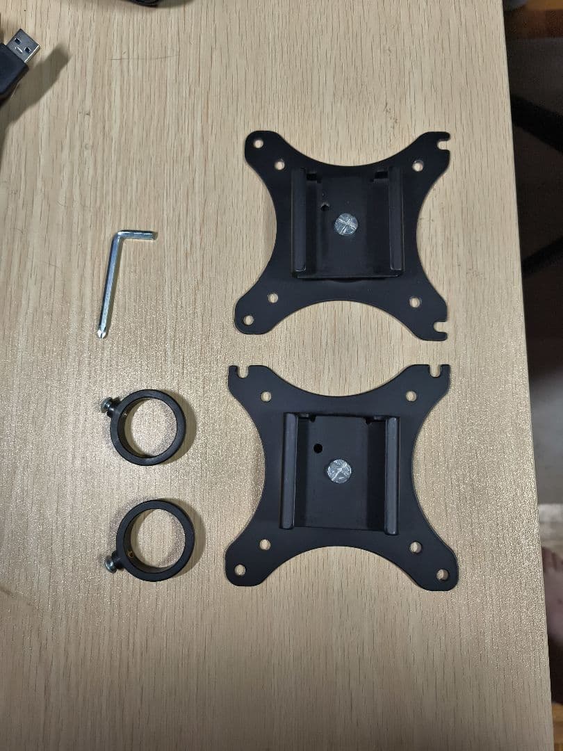 バウヒュッテ　bauhutte　デュアルモニターアーム