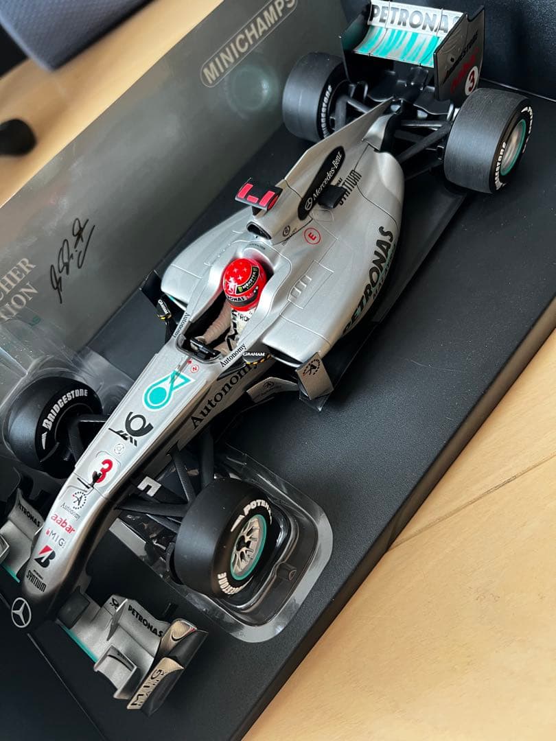 美品 1/18 ミハエル・シューマッハ メルセデス GP W01 2010年