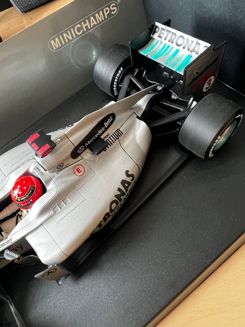 美品 1/18 ミハエル・シューマッハ メルセデス GP W01 2010年