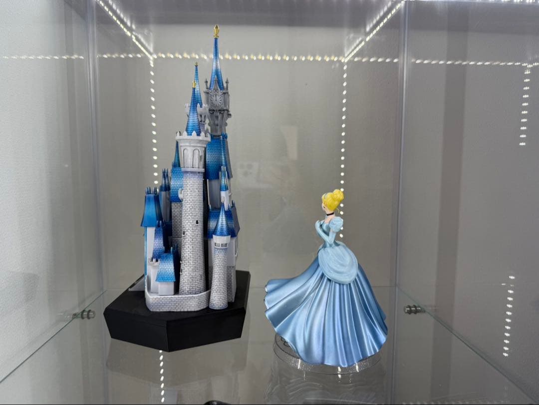 ディズニー 100周年 A賞フィギュア シンデレラ城 happyくじ　ベル　野獣