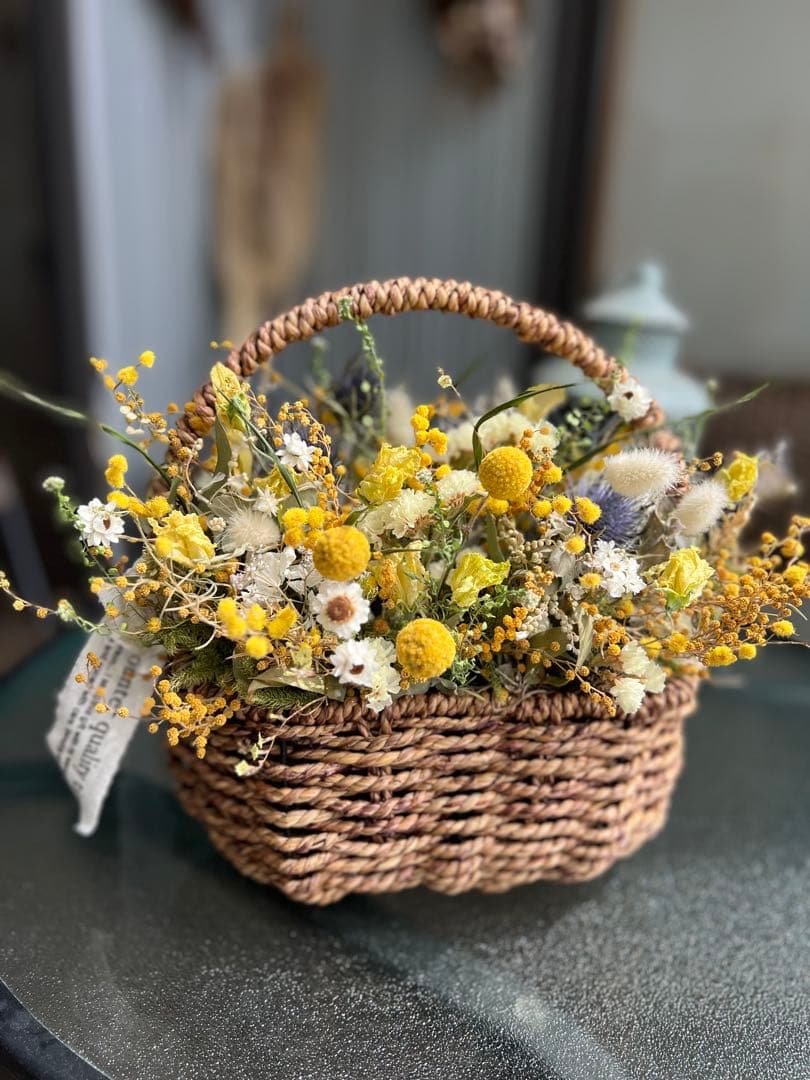 ミモザナチュラルバスケットアレンジメント　ドライフラワー　カゴアレンジ