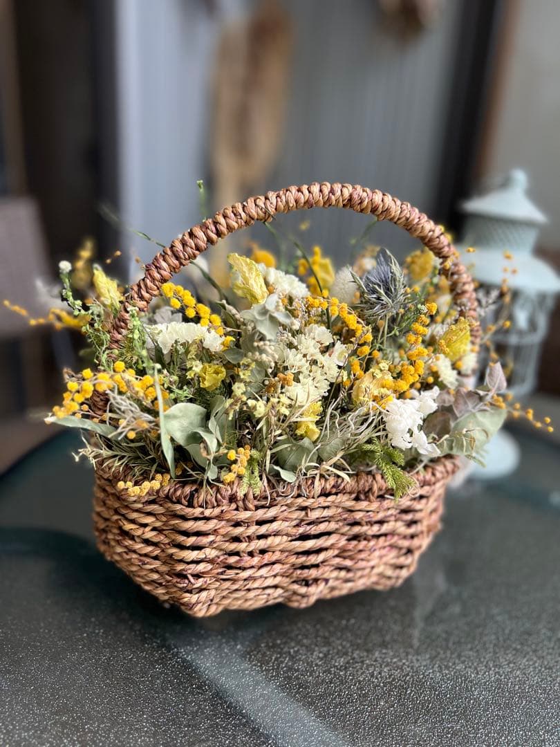 ミモザナチュラルバスケットアレンジメント　ドライフラワー　カゴアレンジ