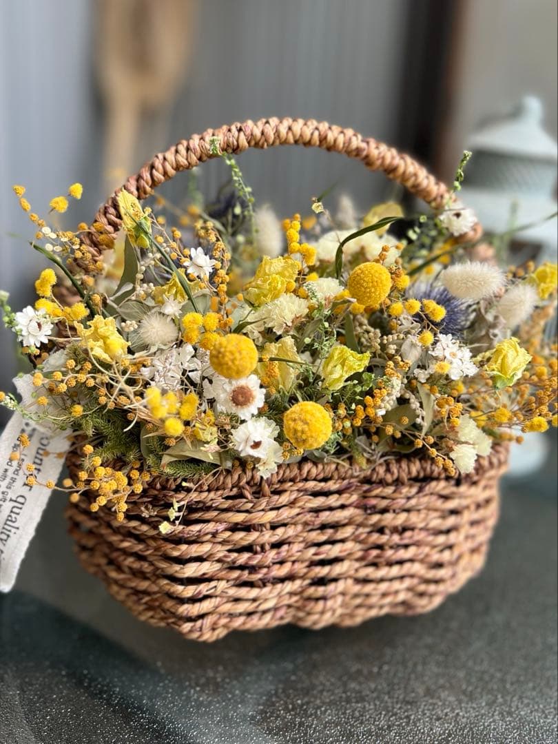 ミモザナチュラルバスケットアレンジメント　ドライフラワー　カゴアレンジ
