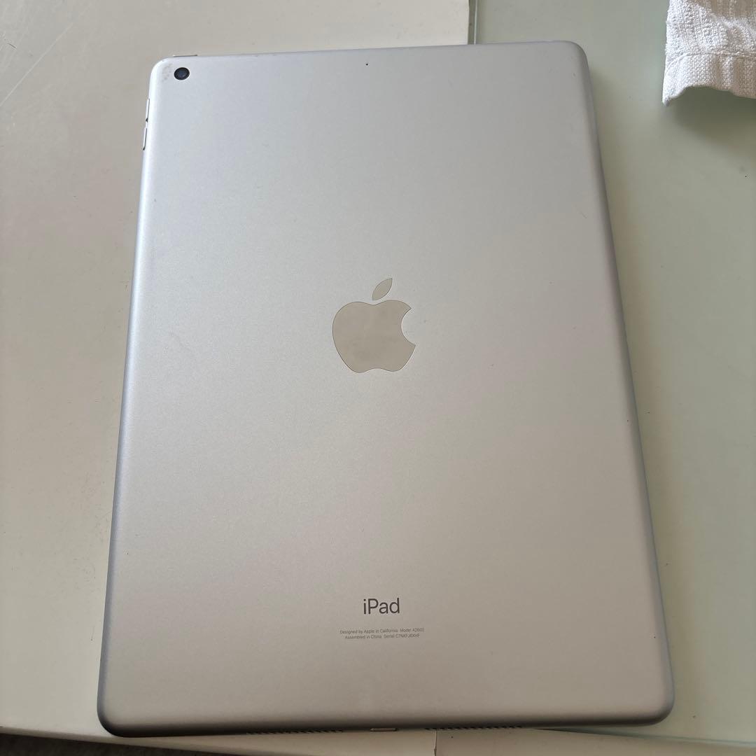 Apple iPad 10.2インチ シルバー 本体第9世代256G B