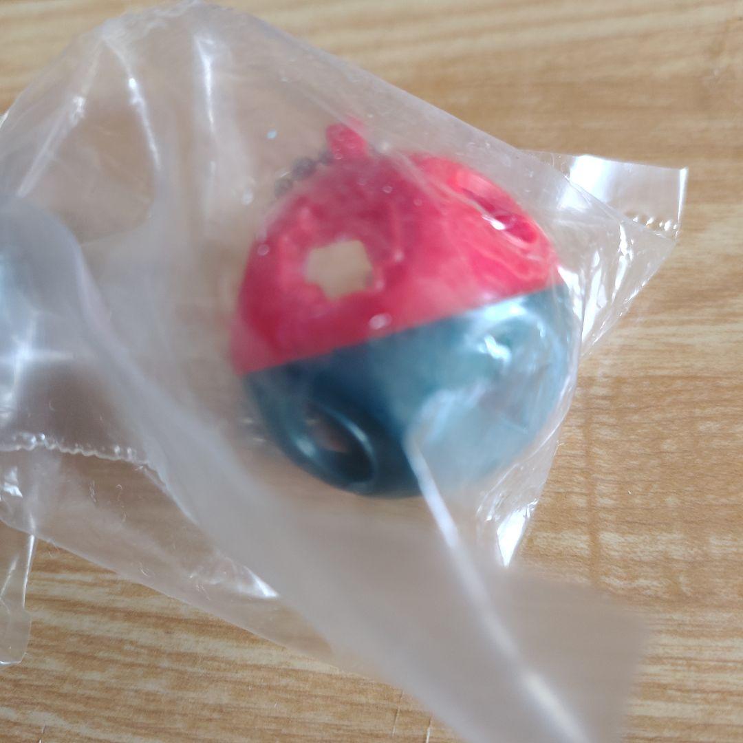 青赤球形プラスチックキーホルダー